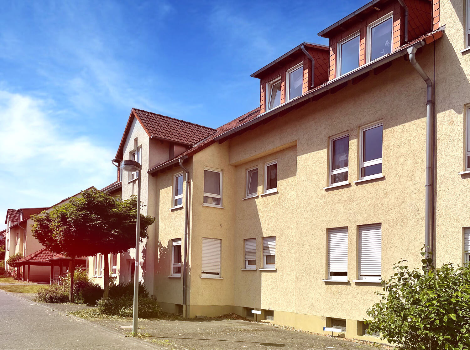 Domicil Real Estate AG erwirbt zwei Wohnobjekte in Paderborn auf das eigene Buch