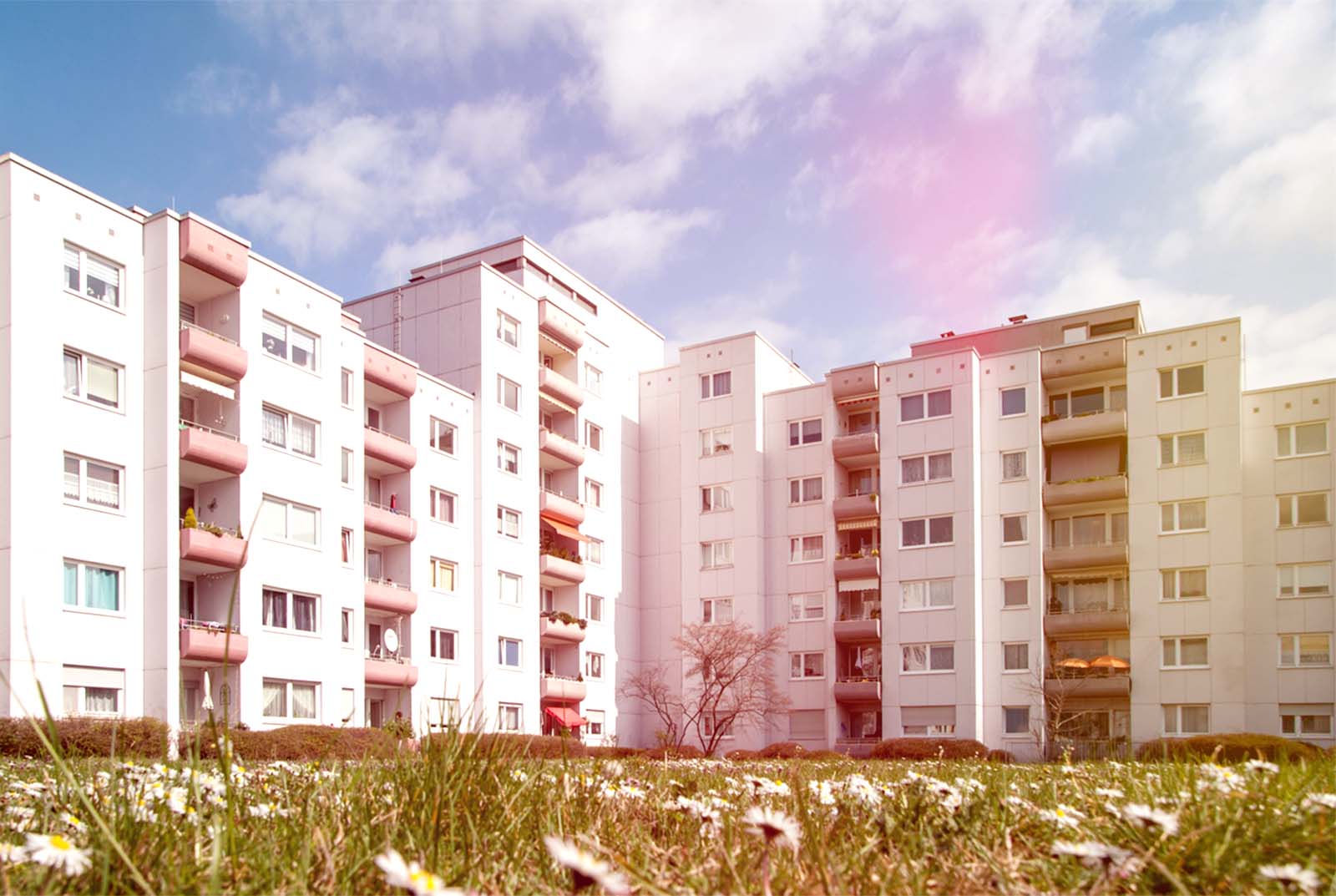 Domicil Real Estate AG kauft 266 Wohneinheiten in Koblenz-Karthause an