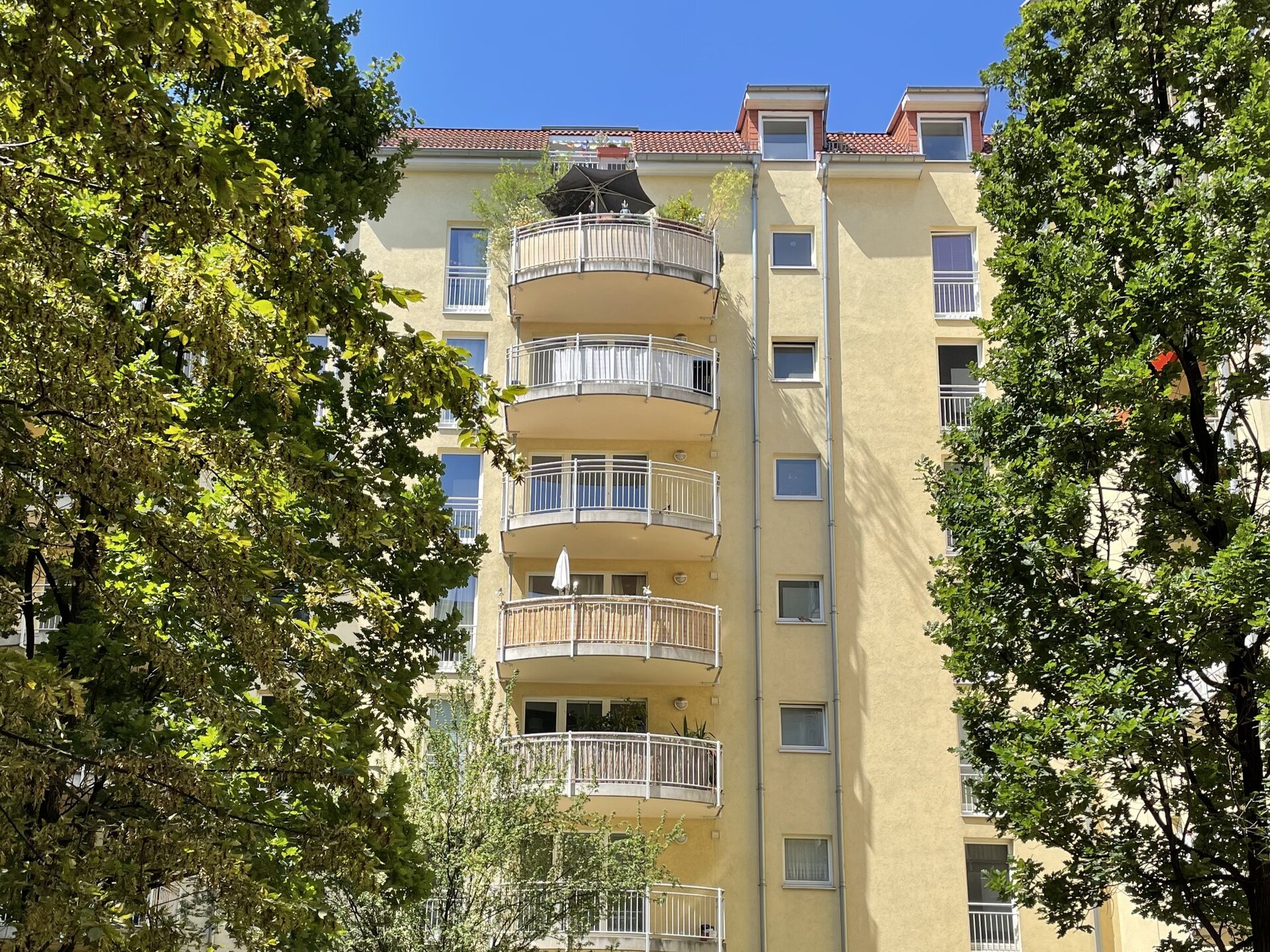 Domicil Real Estate AG veräußert 50 Wohneinheiten in Berlin 