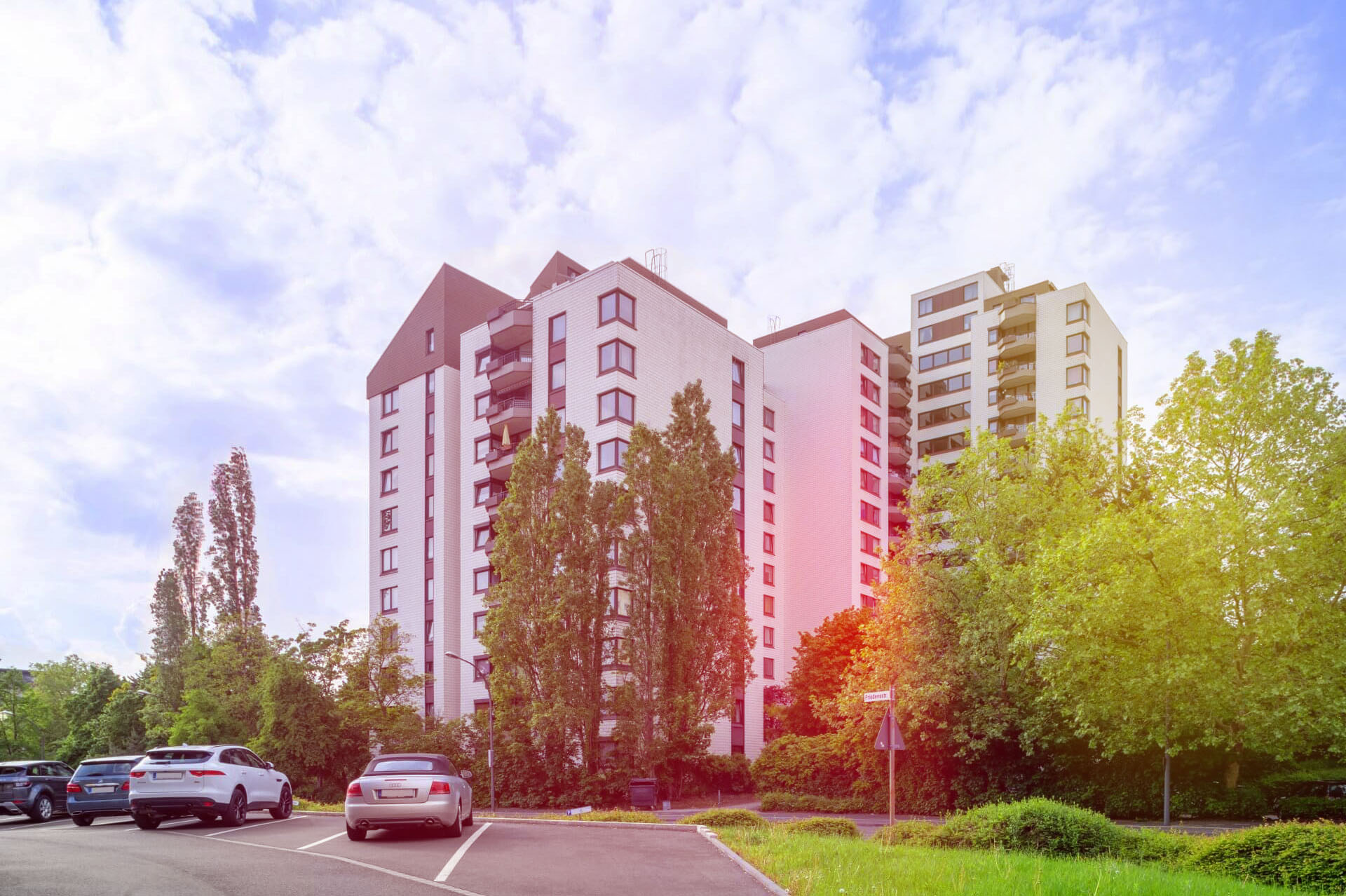 Domicil Real Estate AG verkauft 150 Wohneinheiten in Köln-Urbach an d.i.i. Fonds